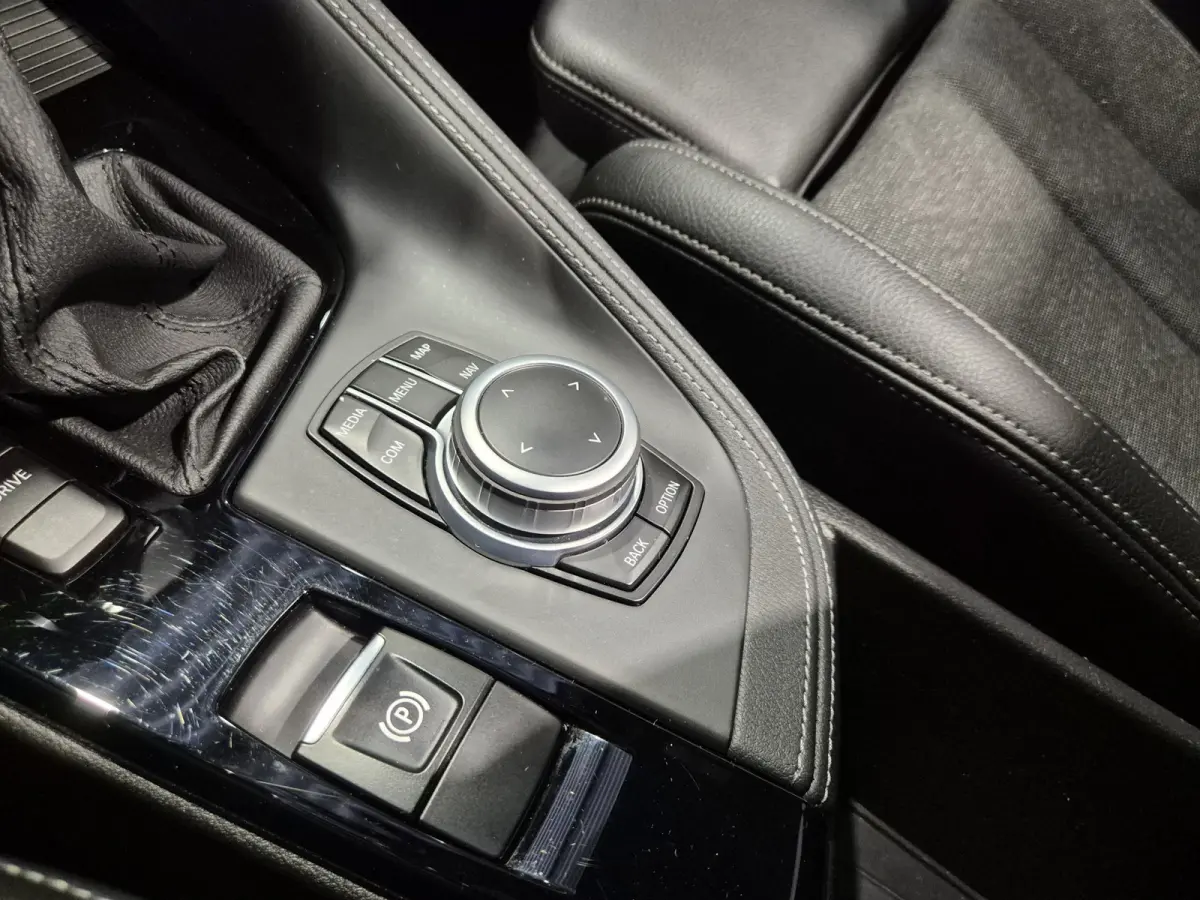 xDrive25e High Executive M-Sport | Panorama | 19" | HUD | Trekhaak | Camera | Stoelverwarming