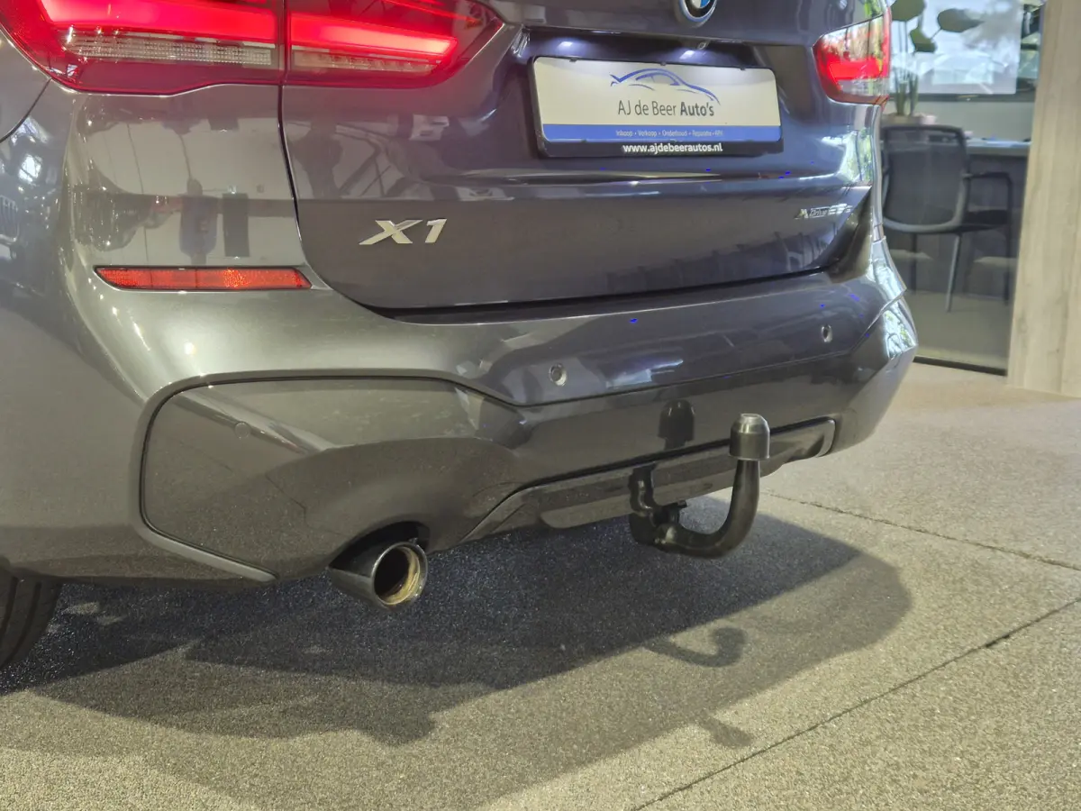 xDrive25e High Executive M-Sport | Panorama | 19" | HUD | Trekhaak | Camera | Stoelverwarming