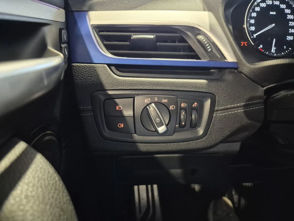 xDrive25e High Executive M-Sport | Panorama | 19" | HUD | Trekhaak | Camera | Stoelverwarming