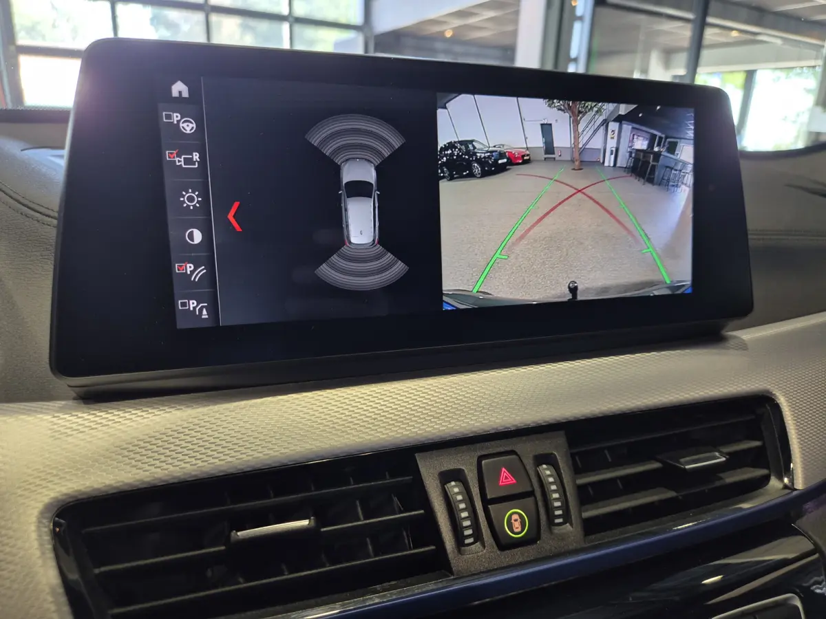 xDrive25e High Executive M-Sport | Panorama | 19" | HUD | Trekhaak | Camera | Stoelverwarming