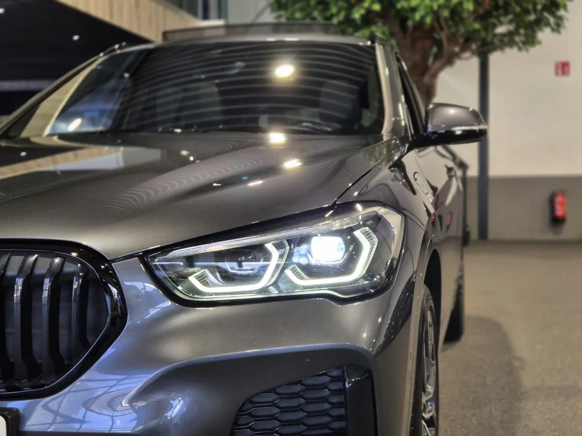 xDrive25e High Executive M-Sport | Panorama | 19" | HUD | Trekhaak | Camera | Stoelverwarming