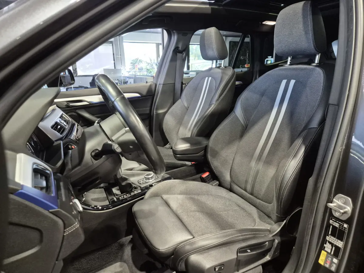 xDrive25e High Executive M-Sport | Panorama | 19" | HUD | Trekhaak | Camera | Stoelverwarming