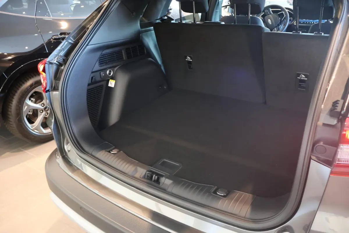 2.5 PHEV Titanium | Voorraad! | Elektrische Trekhaak | Adaptive Cruise | 360 camera | all Season banden | Winterpack | Blind Spot |