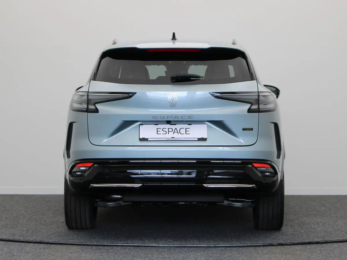 E-Tech full hybrid 200pk iconic 7p. | Harman kardon | Panoramisch vast glazen dak | HUD | Matrix LED koplampen |
