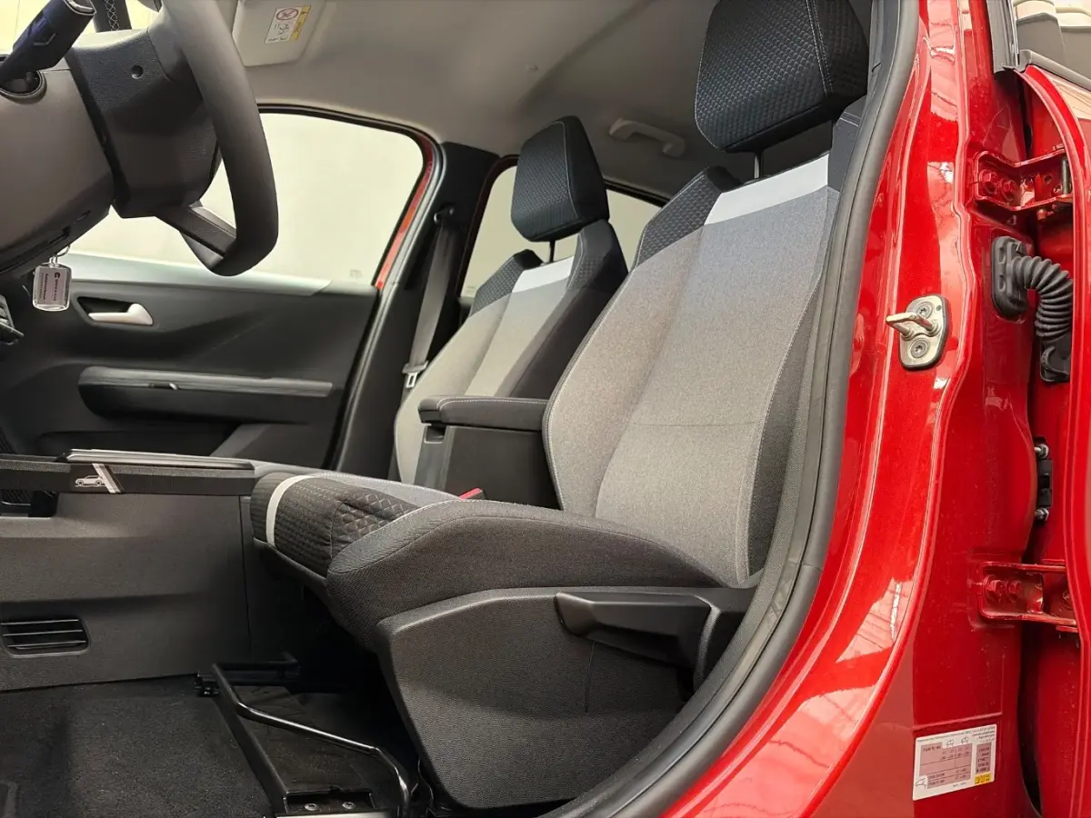 1.2 Turbo Hybrid GS Airco | Camera | Cruise Control | DAB | LED | LMV 17" | Navi | PDC V&A | Stoel-Stuur en Voorruitverwarming |