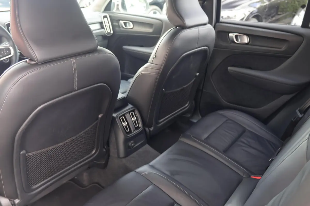 T5 Plus Dark | Stoelverwarming | Trekhaak | Parkeercamera | Leder | H/K | Pilot Assist | BLIS | Keyless