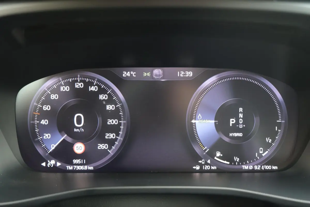 T5 Plus Dark | Stoelverwarming | Trekhaak | Parkeercamera | Leder | H/K | Pilot Assist | BLIS | Keyless