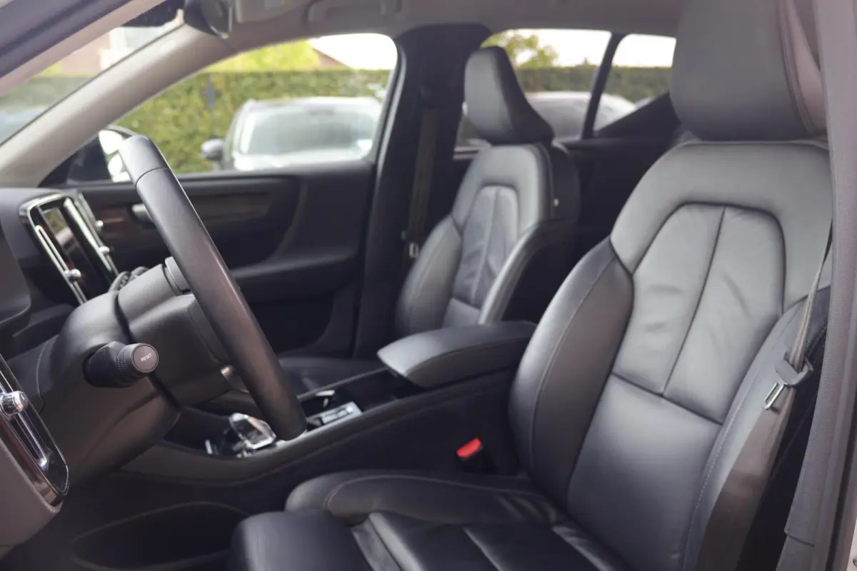 T5 Plus Dark | Stoelverwarming | Trekhaak | Parkeercamera | Leder | H/K | Pilot Assist | BLIS | Keyless