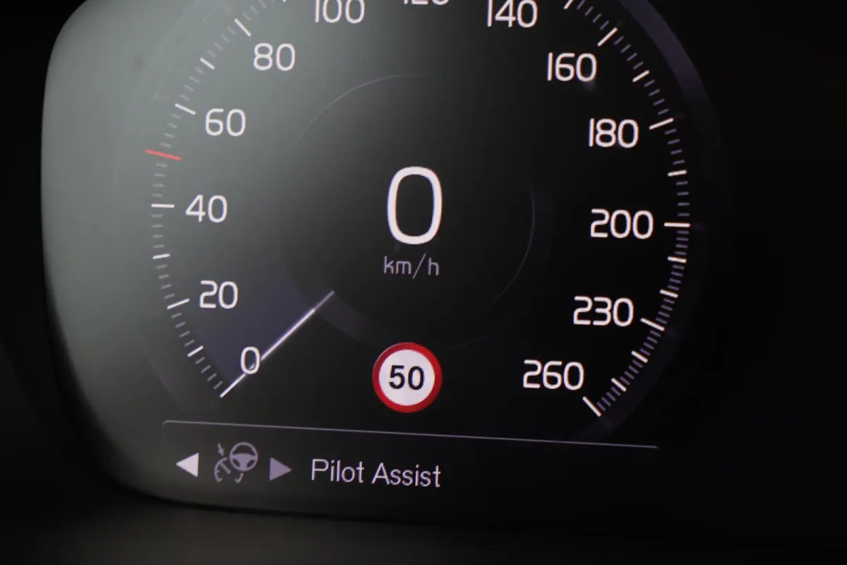T5 Plus Dark | Stoelverwarming | Trekhaak | Parkeercamera | Leder | H/K | Pilot Assist | BLIS | Keyless