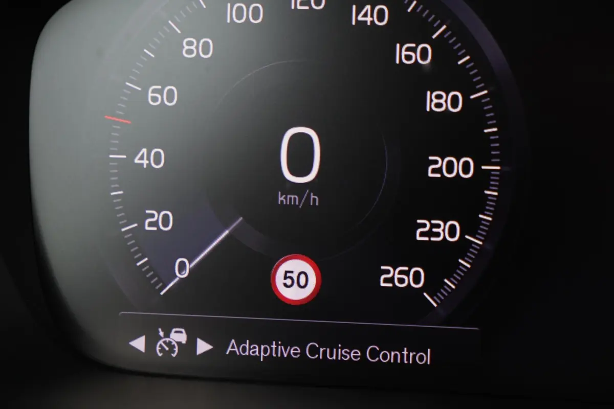 T5 Plus Dark | Stoelverwarming | Trekhaak | Parkeercamera | Leder | H/K | Pilot Assist | BLIS | Keyless