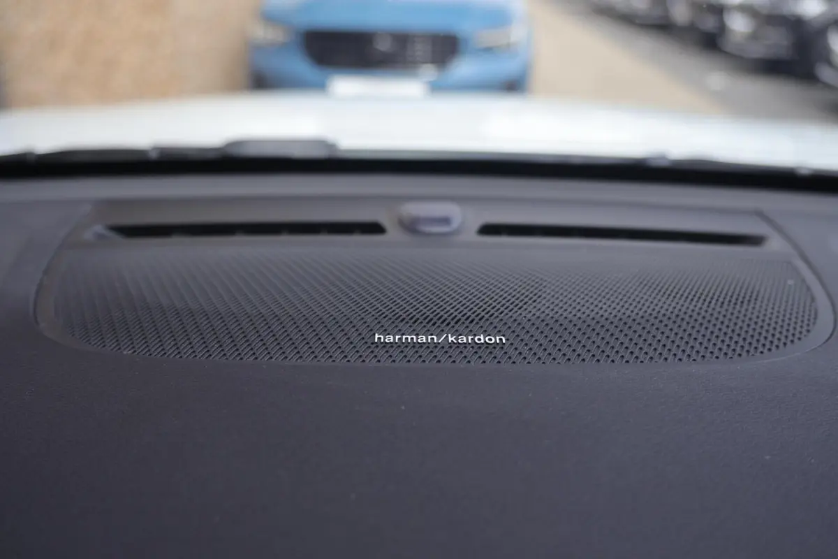 T5 Plus Dark | Stoelverwarming | Trekhaak | Parkeercamera | Leder | H/K | Pilot Assist | BLIS | Keyless