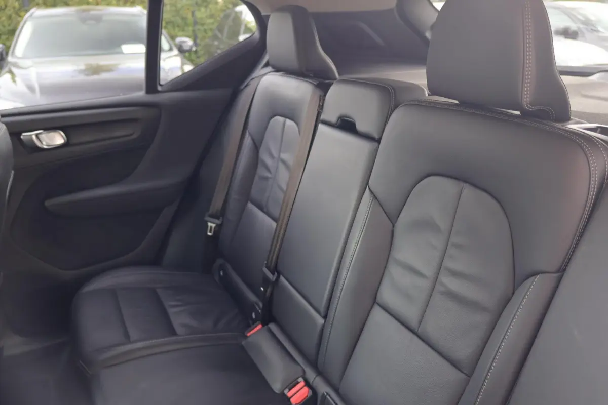 T5 Plus Dark | Stoelverwarming | Trekhaak | Parkeercamera | Leder | H/K | Pilot Assist | BLIS | Keyless