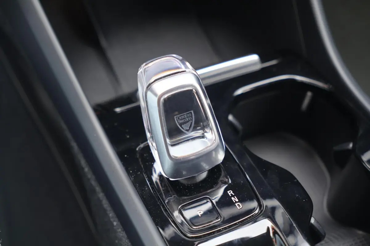 T5 Plus Dark | Stoelverwarming | Trekhaak | Parkeercamera | Leder | H/K | Pilot Assist | BLIS | Keyless