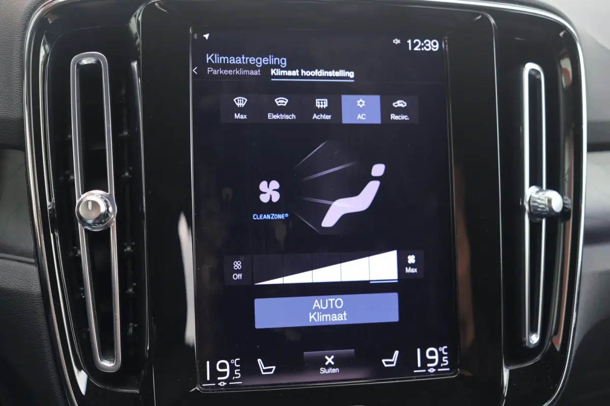 T5 Plus Dark | Stoelverwarming | Trekhaak | Parkeercamera | Leder | H/K | Pilot Assist | BLIS | Keyless