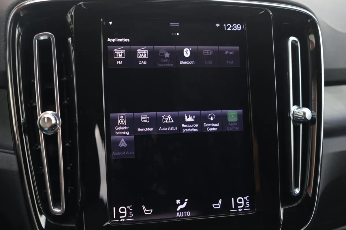 T5 Plus Dark | Stoelverwarming | Trekhaak | Parkeercamera | Leder | H/K | Pilot Assist | BLIS | Keyless