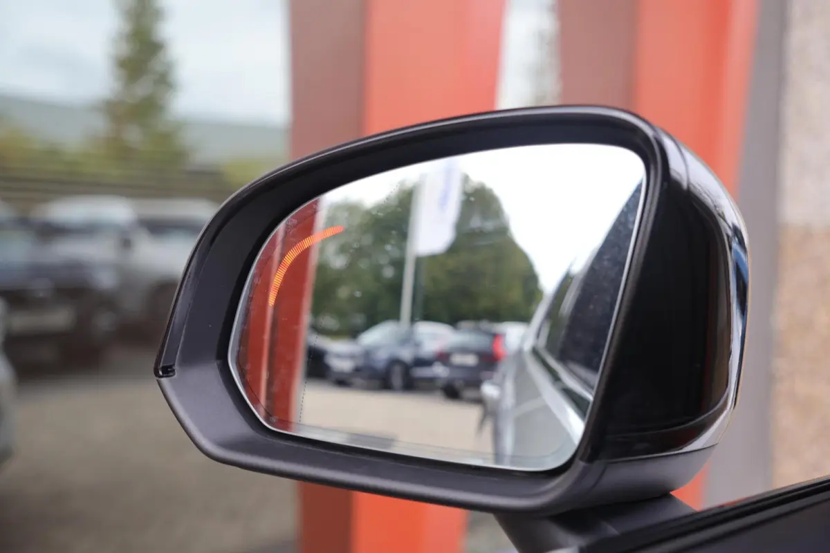 T5 Plus Dark | Stoelverwarming | Trekhaak | Parkeercamera | Leder | H/K | Pilot Assist | BLIS | Keyless