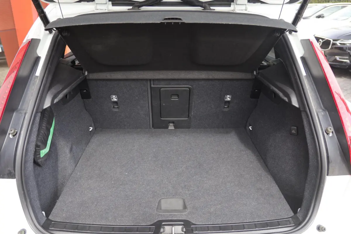 T5 Plus Dark | Stoelverwarming | Trekhaak | Parkeercamera | Leder | H/K | Pilot Assist | BLIS | Keyless