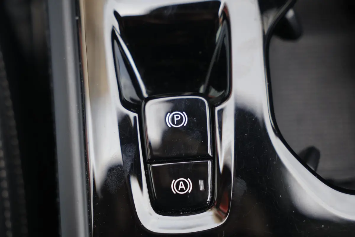 T5 Plus Dark | Stoelverwarming | Trekhaak | Parkeercamera | Leder | H/K | Pilot Assist | BLIS | Keyless