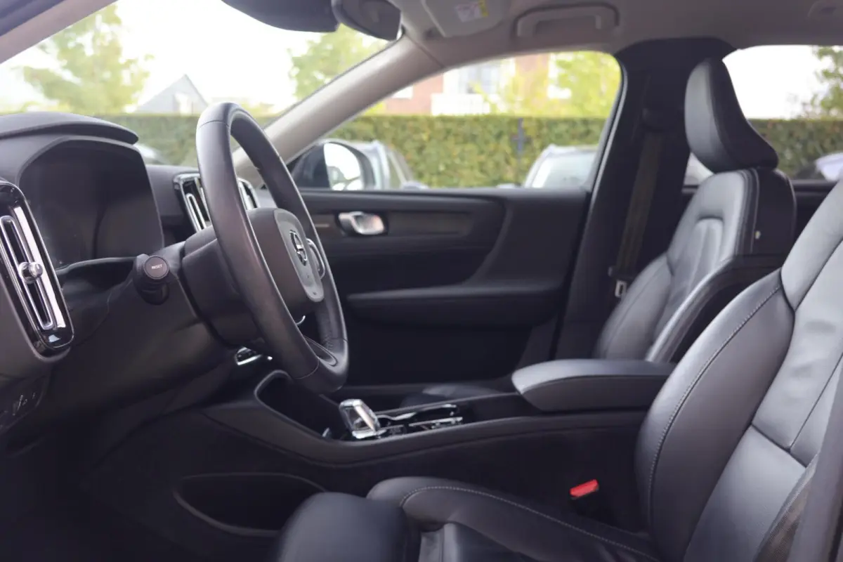 T5 Plus Dark | Stoelverwarming | Trekhaak | Parkeercamera | Leder | H/K | Pilot Assist | BLIS | Keyless