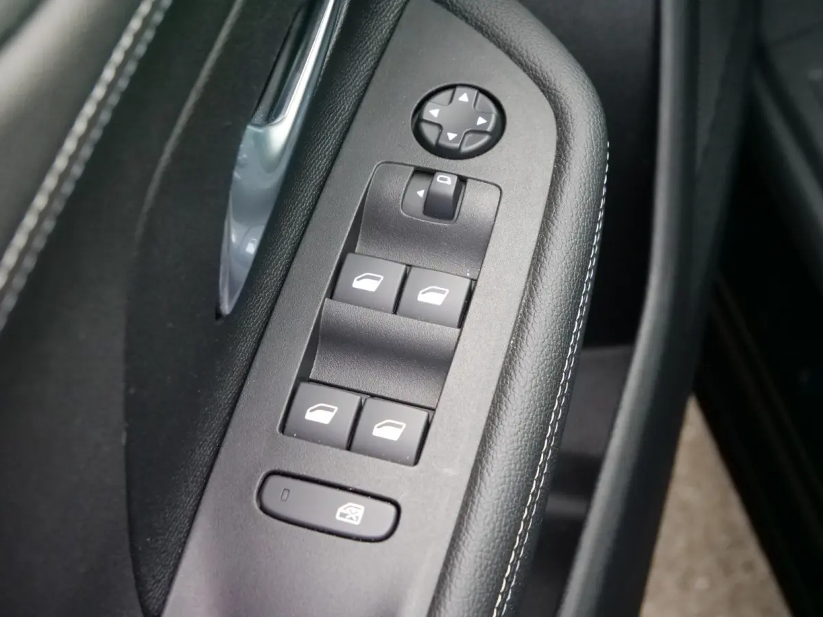 1.2 Turbo Ultimate 130 Pk Automaat DAB / Apple Carplay / Camera / 18 inch