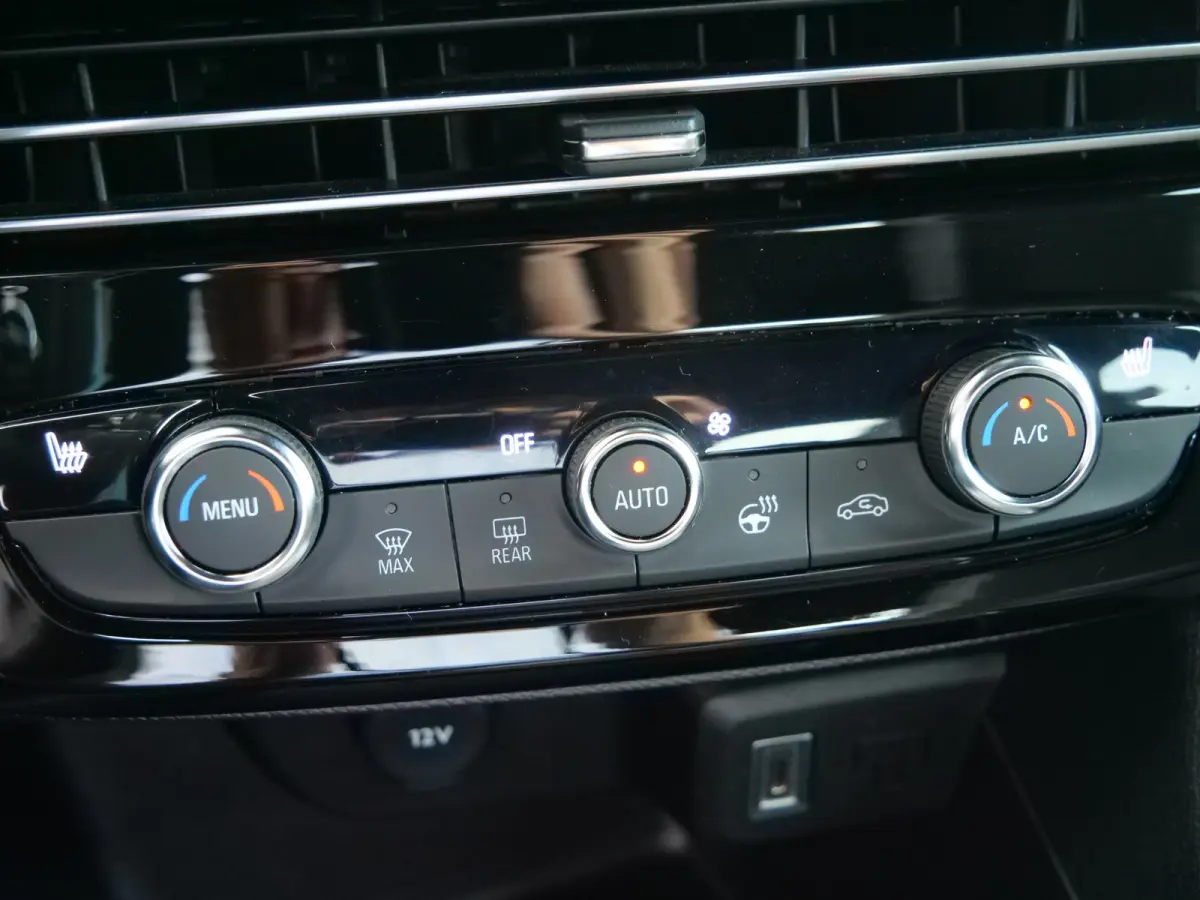 1.2 Turbo Ultimate 130 Pk Automaat DAB / Apple Carplay / Camera / 18 inch