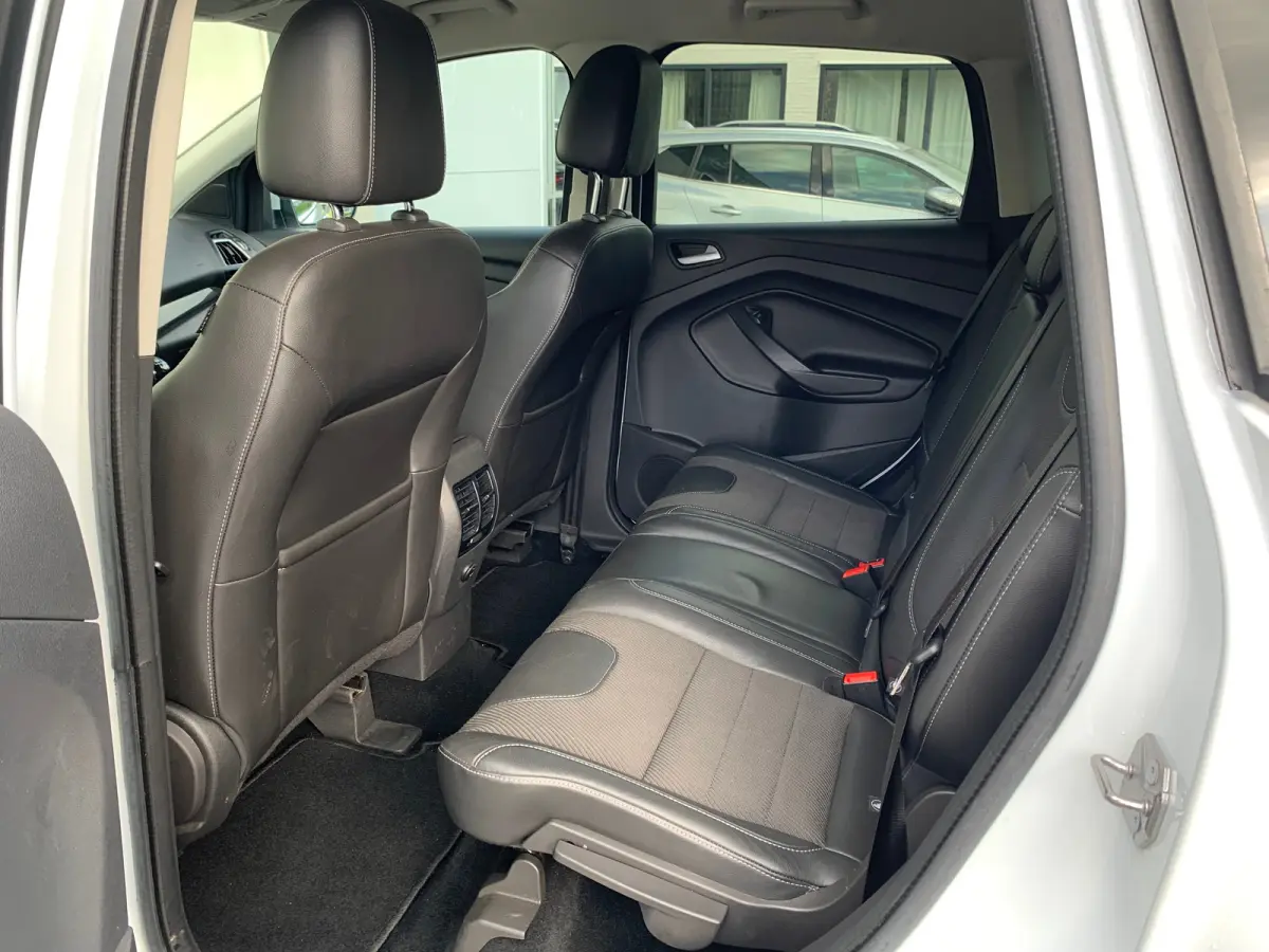 1.5 Titanium Styling Pack Airco | Camera | Cruise Control | DAB | Keyless | LMV 17" | Navi | PDC V&A | Trekhaak |