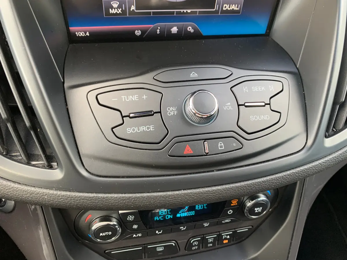 1.5 Titanium Styling Pack Airco | Camera | Cruise Control | DAB | Keyless | LMV 17" | Navi | PDC V&A | Trekhaak |
