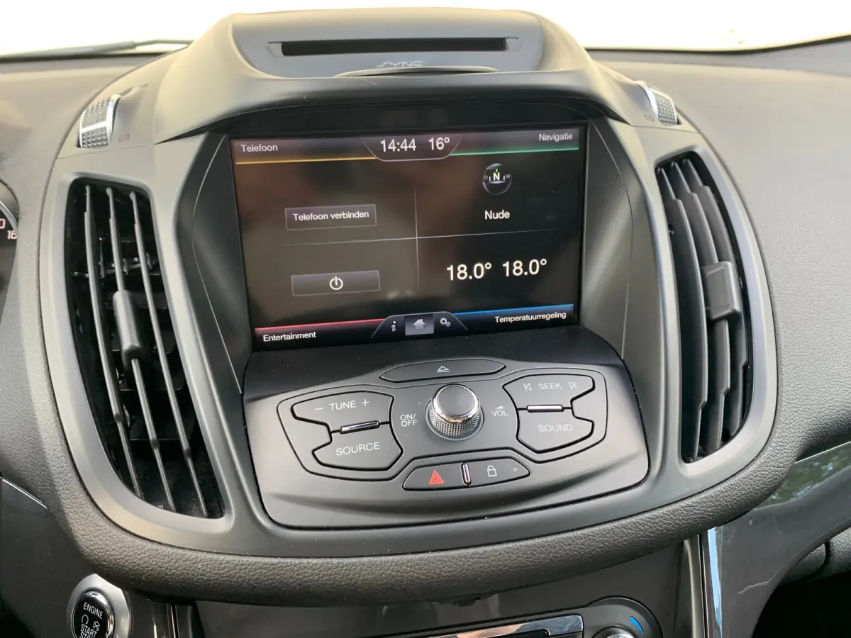 1.5 Titanium Styling Pack Airco | Camera | Cruise Control | DAB | Keyless | LMV 17" | Navi | PDC V&A | Trekhaak |