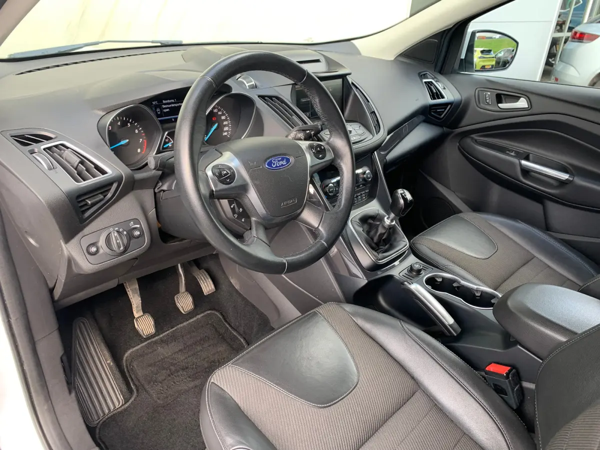 1.5 Titanium Styling Pack Airco | Camera | Cruise Control | DAB | Keyless | LMV 17" | Navi | PDC V&A | Trekhaak |