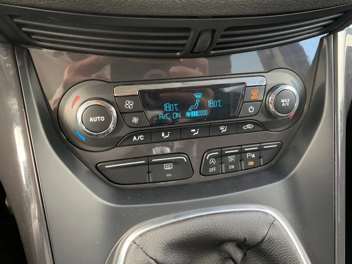 1.5 Titanium Styling Pack Airco | Camera | Cruise Control | DAB | Keyless | LMV 17" | Navi | PDC V&A | Trekhaak |