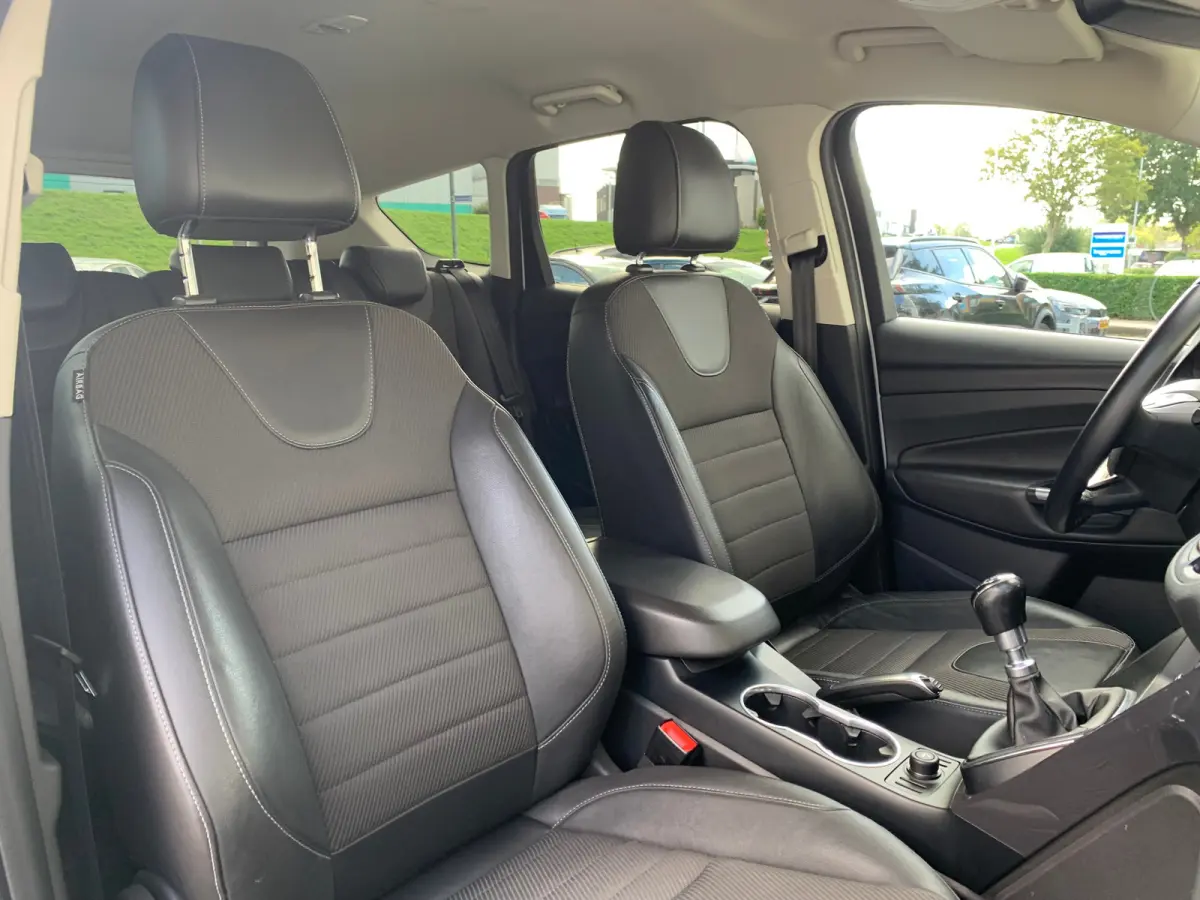 1.5 Titanium Styling Pack Airco | Camera | Cruise Control | DAB | Keyless | LMV 17" | Navi | PDC V&A | Trekhaak |