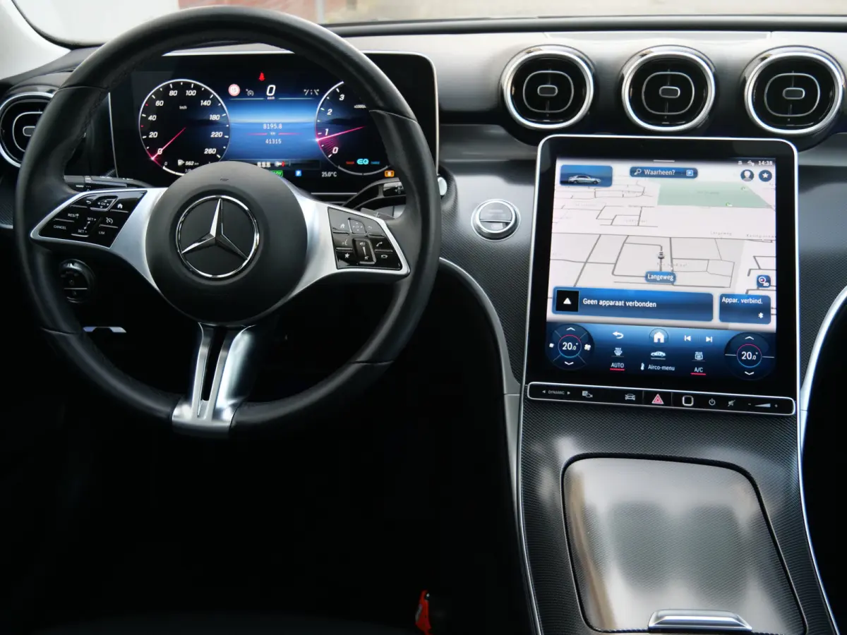 180 Luxury Line 170 Pk Automaat Navi / DAB / Apple Carplay / Camera / Leer