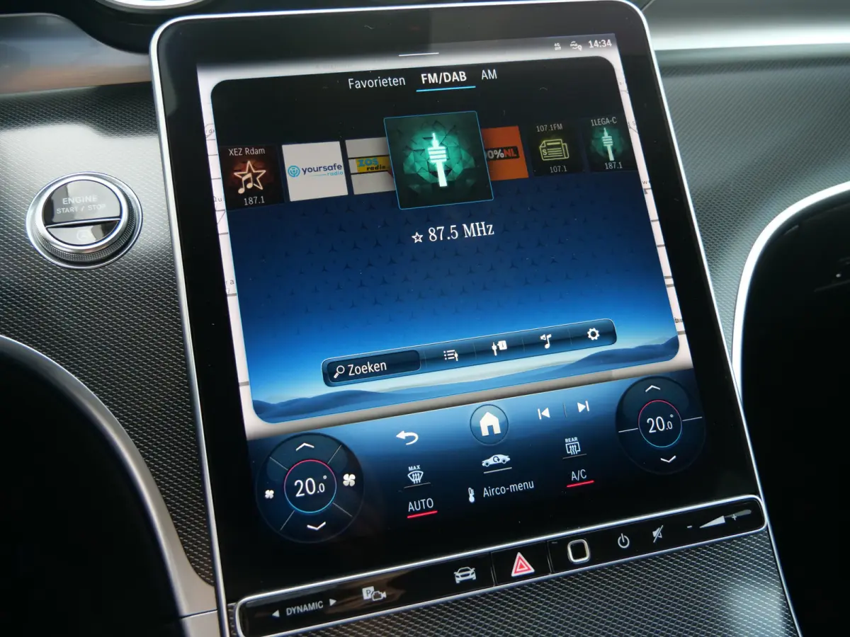 180 Luxury Line 170 Pk Automaat Navi / DAB / Apple Carplay / Camera / Leer