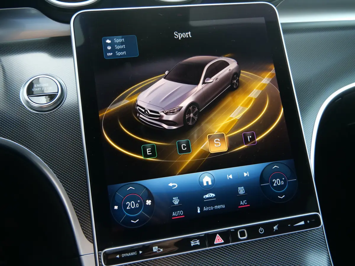 180 Luxury Line 170 Pk Automaat Navi / DAB / Apple Carplay / Camera / Leer