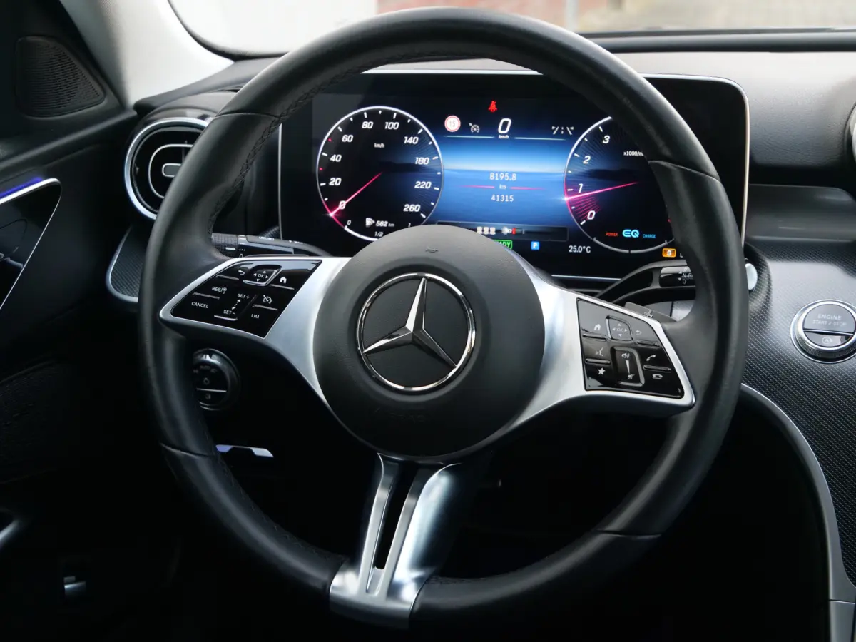 180 Luxury Line 170 Pk Automaat Navi / DAB / Apple Carplay / Camera / Leer