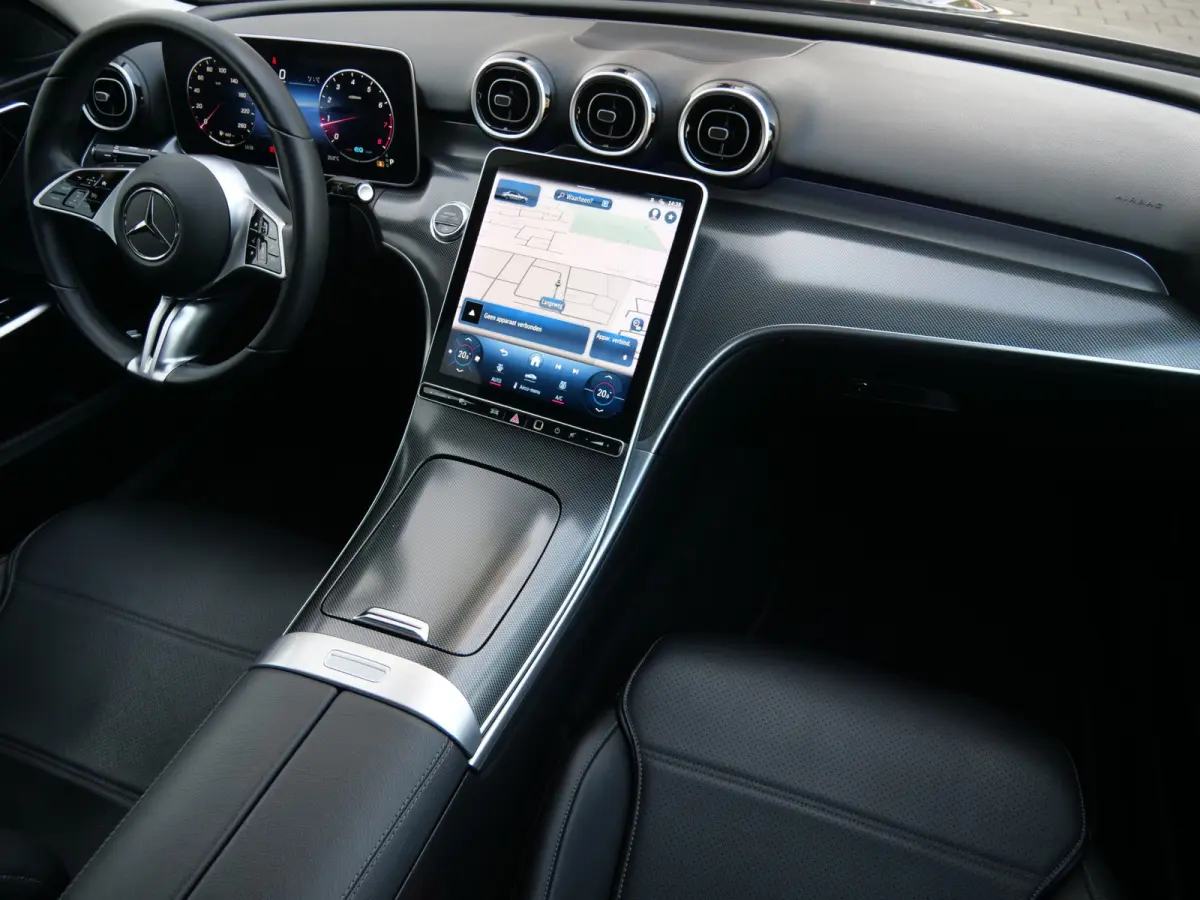 180 Luxury Line 170 Pk Automaat Navi / DAB / Apple Carplay / Camera / Leer