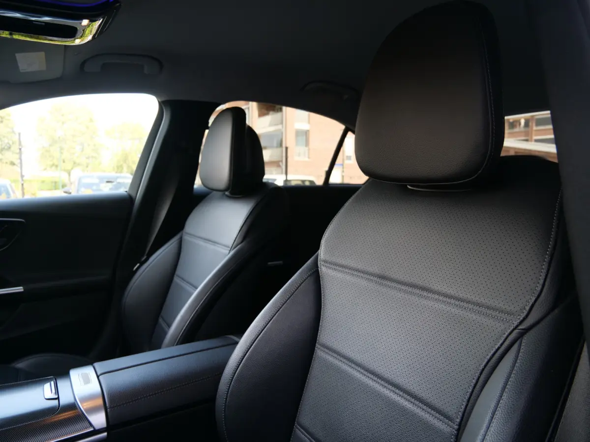 180 Luxury Line 170 Pk Automaat Navi / DAB / Apple Carplay / Camera / Leer
