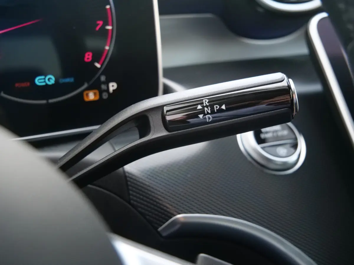 180 Luxury Line 170 Pk Automaat Navi / DAB / Apple Carplay / Camera / Leer