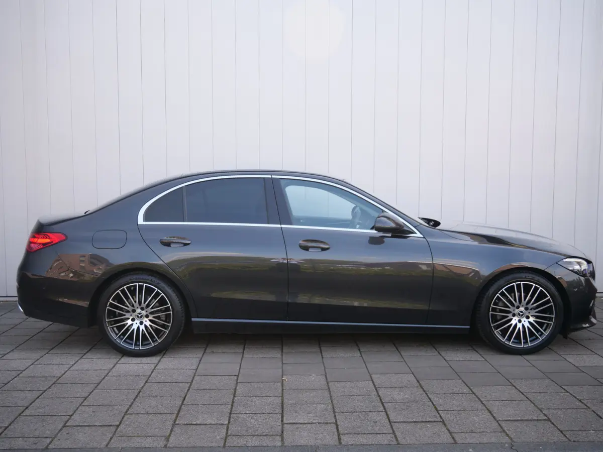 180 Luxury Line 170 Pk Automaat Navi / DAB / Apple Carplay / Camera / Leer