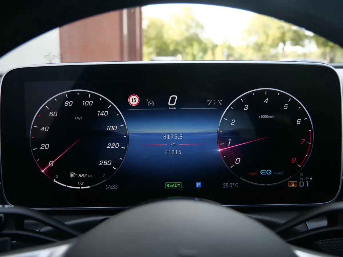 180 Luxury Line 170 Pk Automaat Navi / DAB / Apple Carplay / Camera / Leer