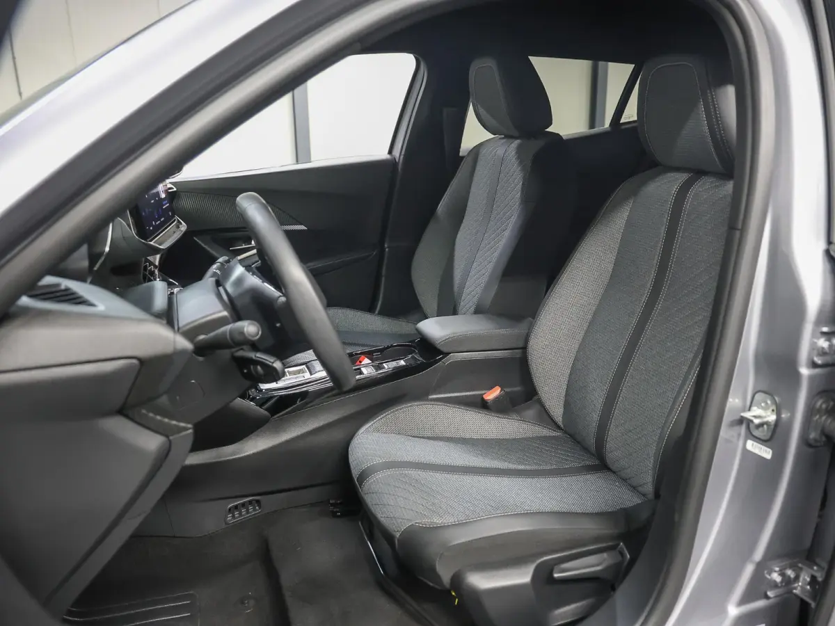 Allure 50kWh | Accu 100%| Navigatie | 1ste eigenaar | AppleCarplay/Android Auto | Armsteun | 17"LMV | AUTOMAAT | Keyless | Cruise Control | Climate Control | FULL LED | Isofix | Parkeersenso