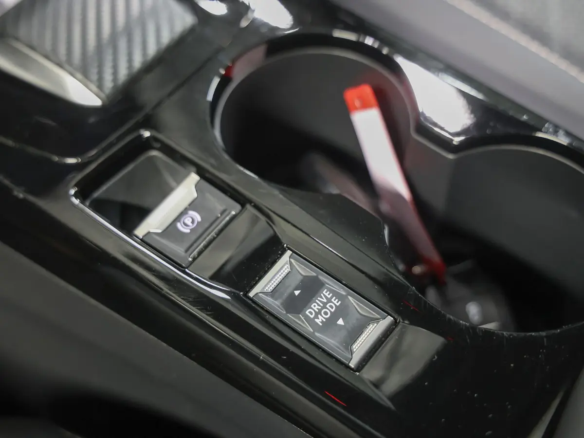 Allure 50kWh | Accu 100%| Navigatie | 1ste eigenaar | AppleCarplay/Android Auto | Armsteun | 17"LMV | AUTOMAAT | Keyless | Cruise Control | Climate Control | FULL LED | Isofix | Parkeersenso