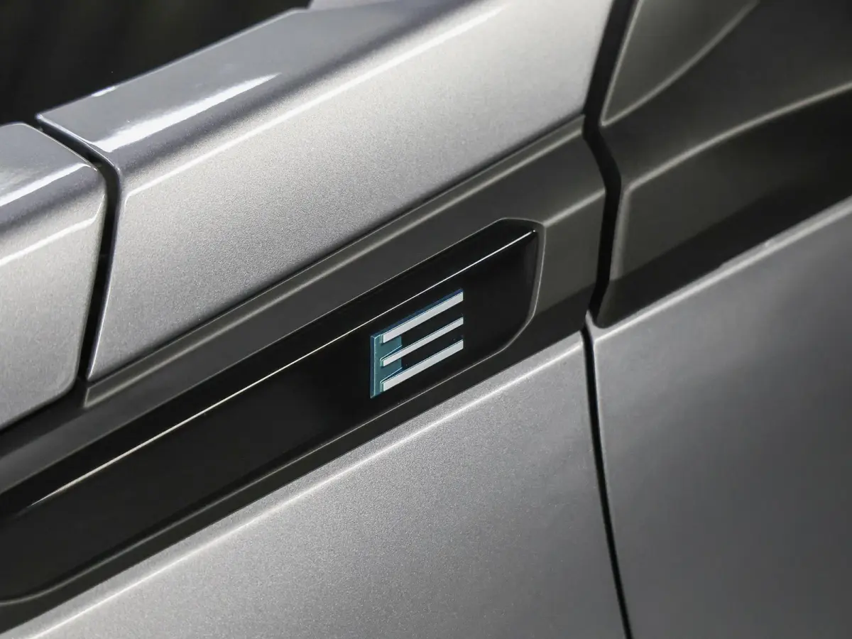 Allure 50kWh | Accu 100%| Navigatie | 1ste eigenaar | AppleCarplay/Android Auto | Armsteun | 17"LMV | AUTOMAAT | Keyless | Cruise Control | Climate Control | FULL LED | Isofix | Parkeersenso