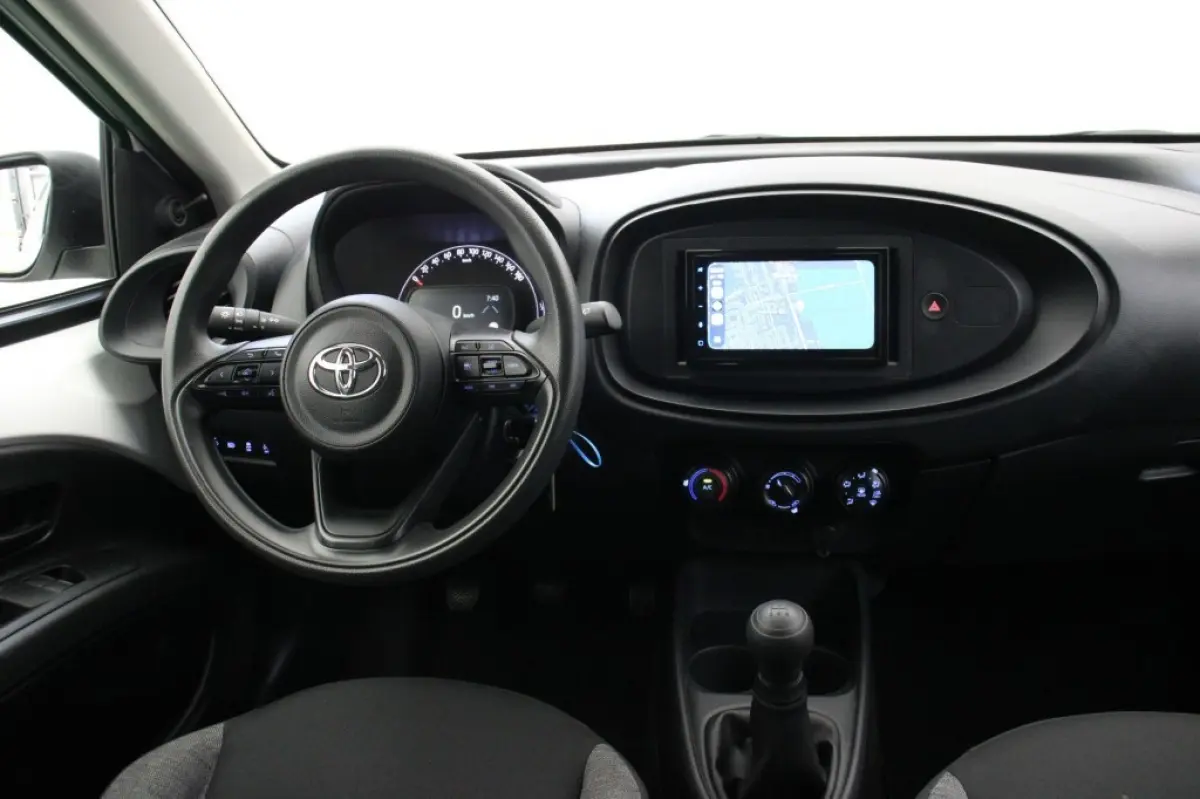 1.0 VVT-i MT - Carplay, adaptive Cruise, Airco
