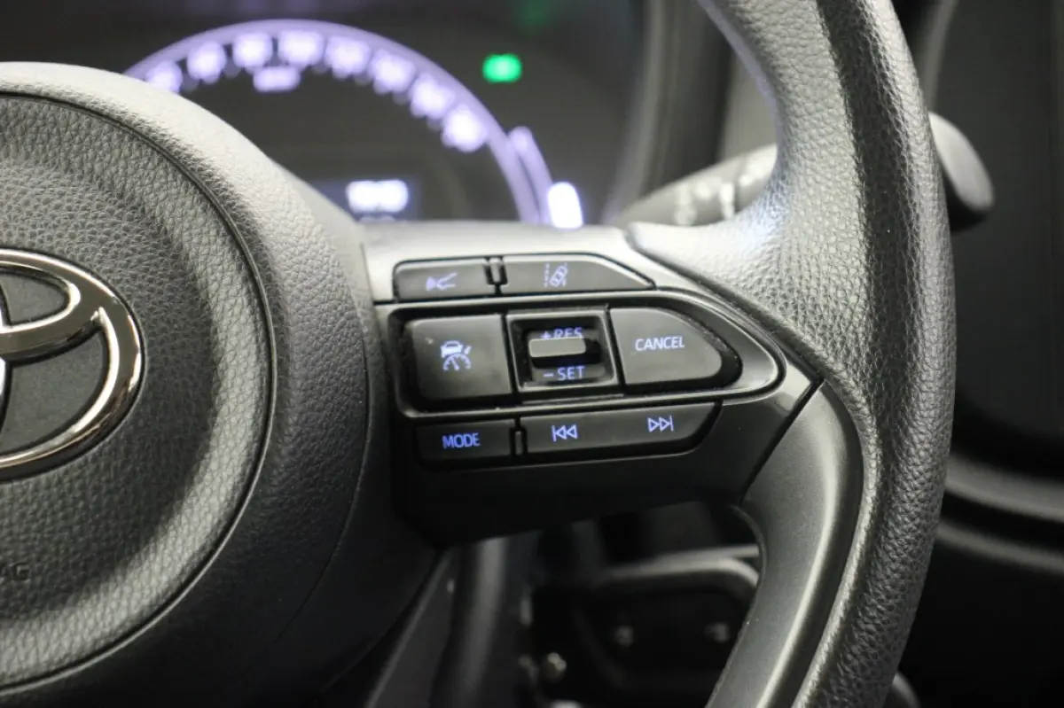 1.0 VVT-i MT - Carplay, adaptive Cruise, Airco