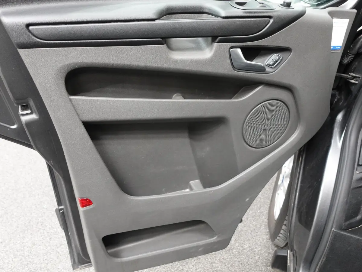 300 2.0 TDCI L2H1 Dubbele Cabine Trend Automaat Airco Navi Cruise Parkeersensoren Camera Trekhaak Carplay