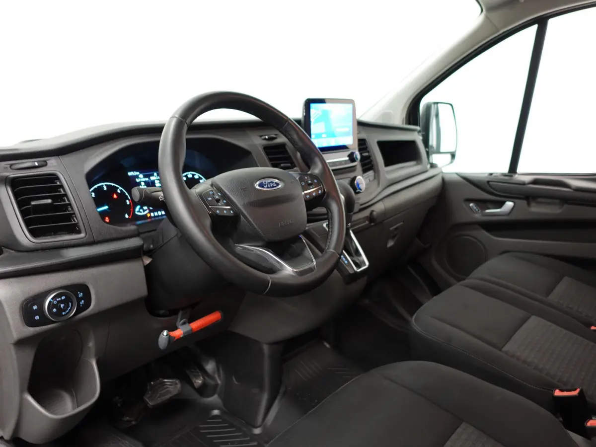 300 2.0 TDCI L2H1 Dubbele Cabine Trend Automaat Airco Navi Cruise Parkeersensoren Camera Trekhaak Carplay