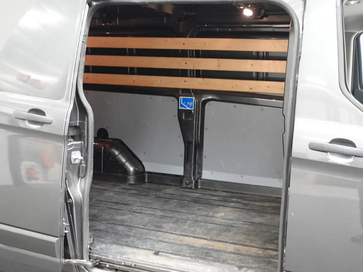 300 2.0 TDCI L2H1 Dubbele Cabine Trend Automaat Airco Navi Cruise Parkeersensoren Camera Trekhaak Carplay