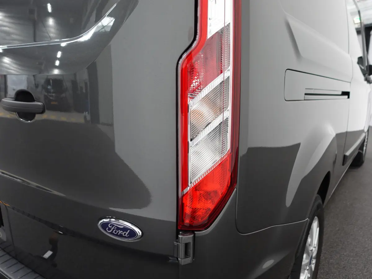 300 2.0 TDCI L2H1 Dubbele Cabine Trend Automaat Airco Navi Cruise Parkeersensoren Camera Trekhaak Carplay