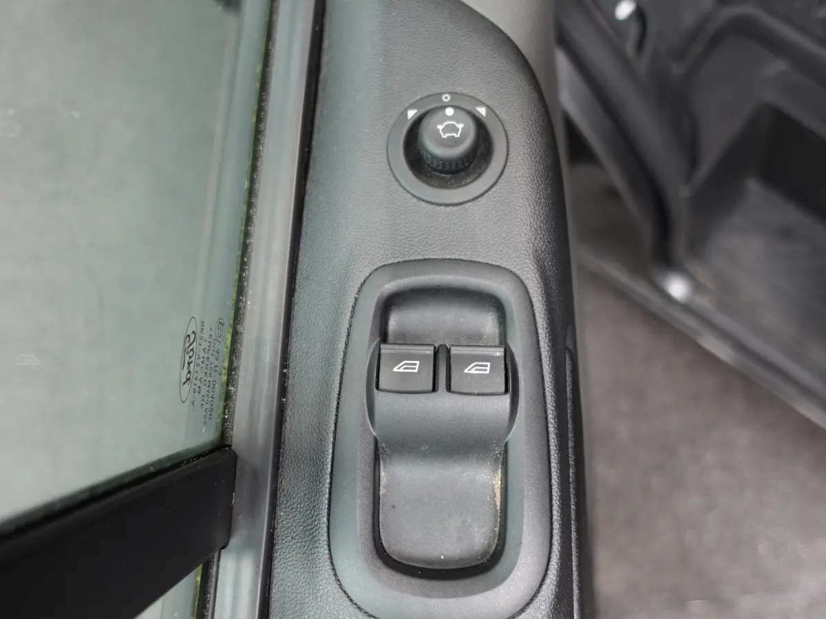 300 2.0 TDCI L2H1 Dubbele Cabine Trend Automaat Airco Navi Cruise Parkeersensoren Camera Trekhaak Carplay